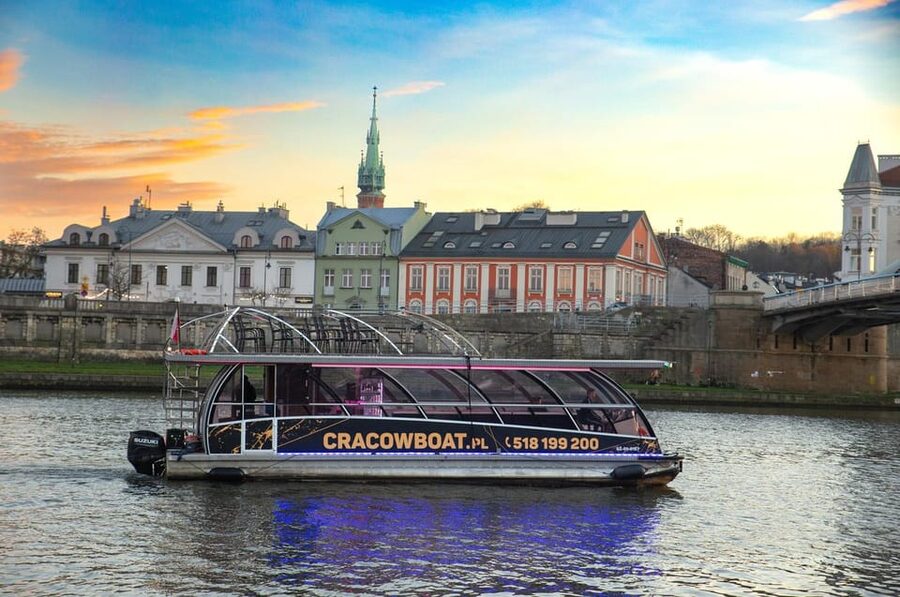 Krakow: Sightseeing Cruise on Vistula River with Audio Guide - Wawel Castle and Cathedral from the river