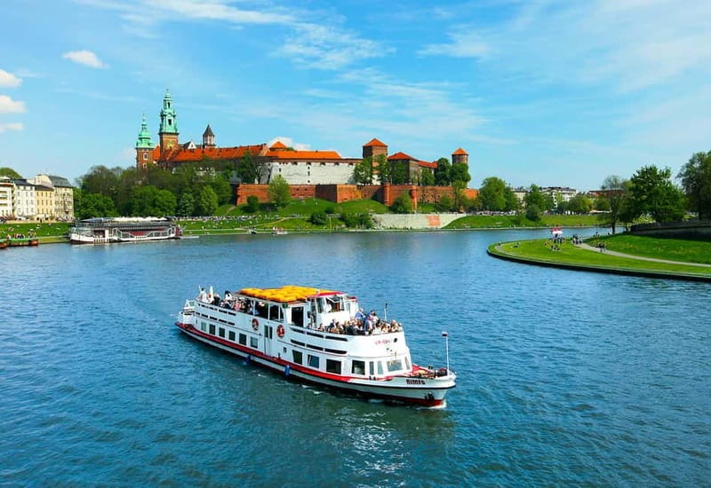 Krakow: Vistula River Sightseeing Cruise with Audio Guide - Wawel Castle is the opening view