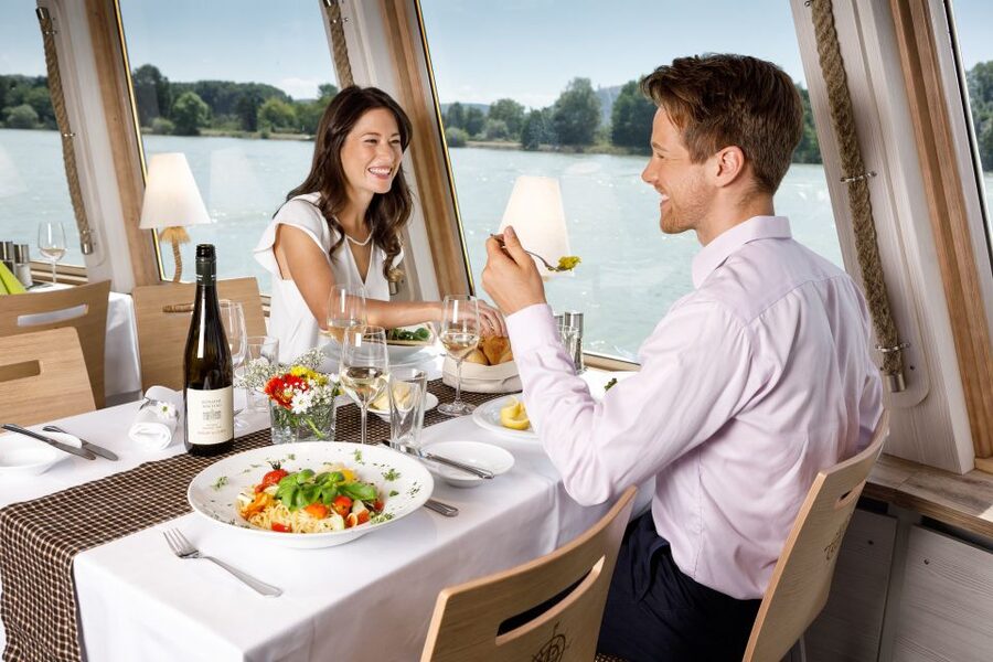 Krems: Wachau Valley River Cruise with 3-Course Meal - Choosing Between the Sun Deck and the Lounge