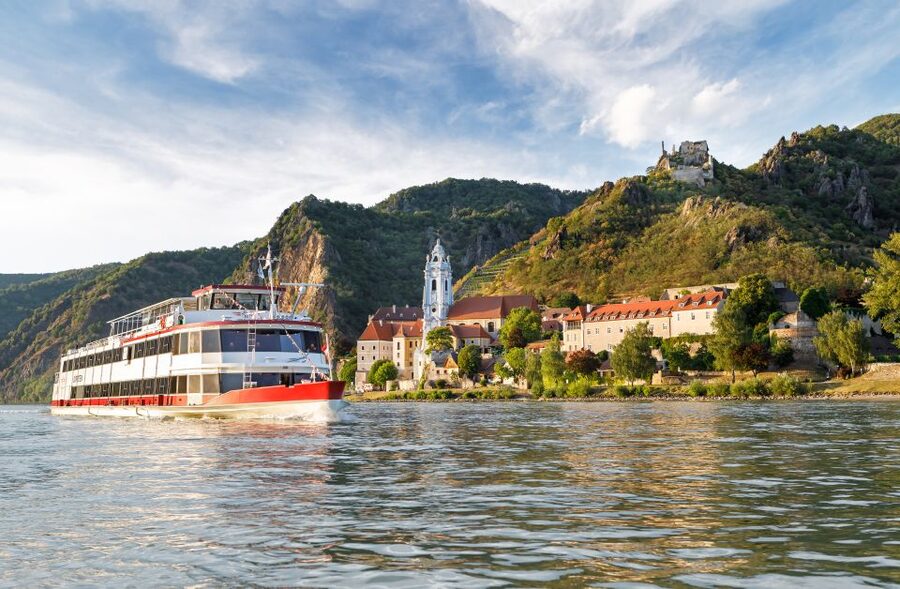 Krems: Wachau Valley River Cruise with 3-Course Meal - The Outbound Run Toward Melk