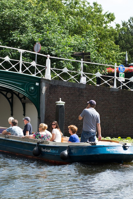 Leiden: Guided City Canal Cruise - Who should book the Leiden canal cruise?