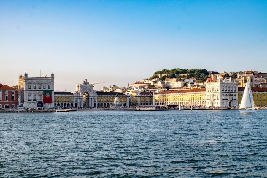 Lisbon: 1 or 2-Hour Cruise along the Tagus River - Boat comfort, safety, and the onboard setup