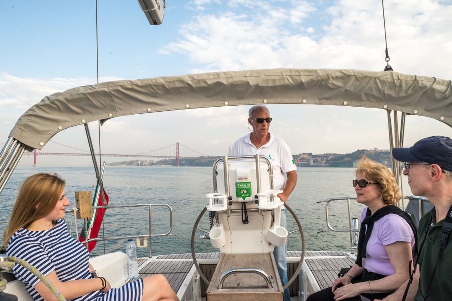 Lisbon: Private Sunset Cruise on the Tagus River with Drink - The return route and Cristo-Rei’s open arms