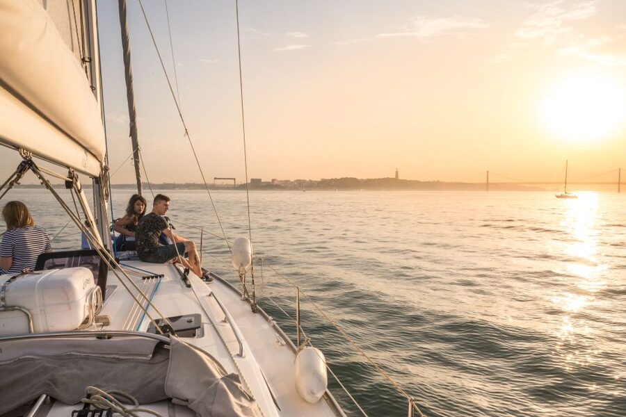 Lisbon: Private Sunset Cruise on the Tagus River with Drink - Starting in Belém beside the Monument to the Discoveries