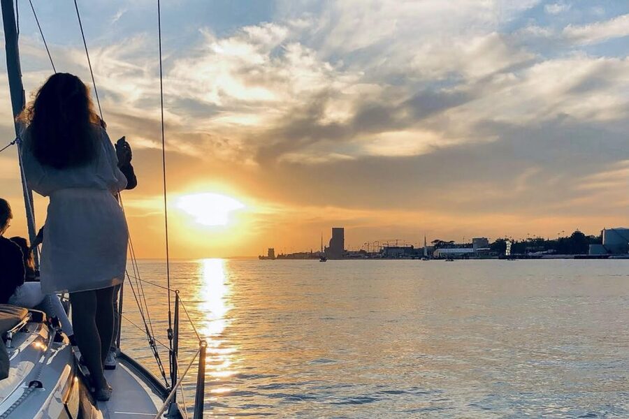 Lisbon: Private Tagus River Sunset Cruise on a Luxury Boat - Why the Tagus is the right place for Lisbon at sunset