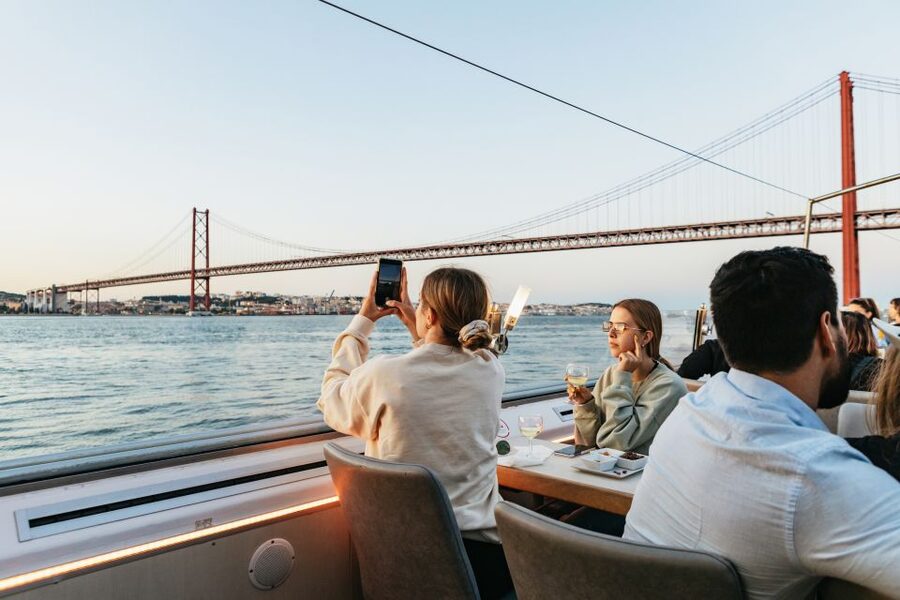 Lisbon: Sunset Cruise with Welcome Drink and Snacks - What you see between Praça do Comércio and Belém
