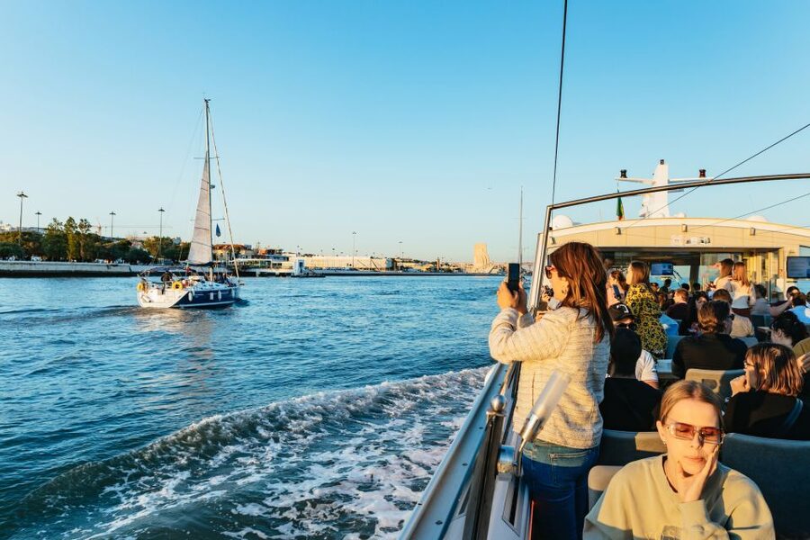 Lisbon: Sunset Cruise with Welcome Drink and Snacks - FAQ