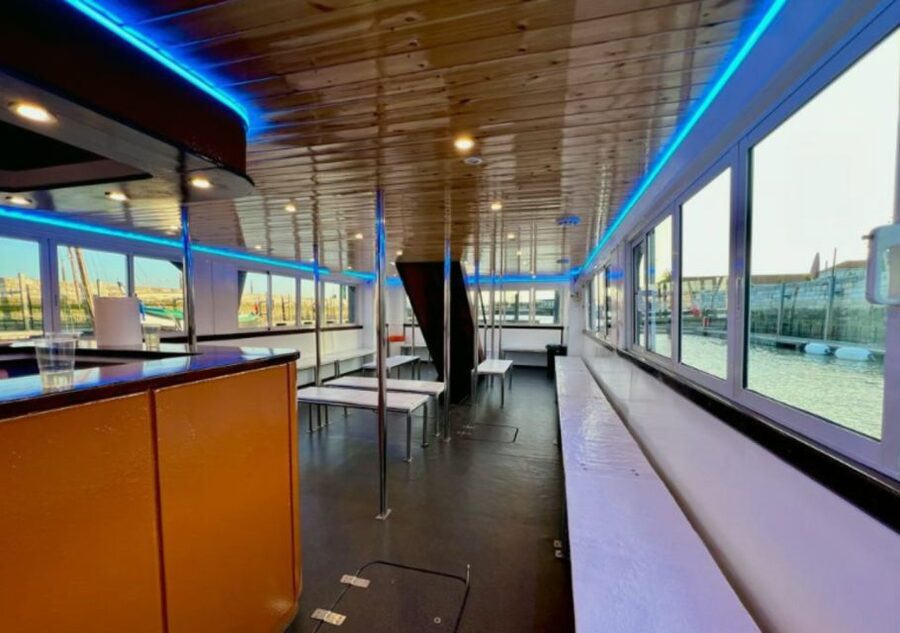 Lisbon: Tagus River Cruise to the Ocean & Dolphin Watching - Santo Amaro, Caxias, and Cruz Quebrada