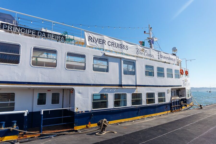 Lisbon: Tagus River Cruise with Welcome Drink - Choosing the best departure time