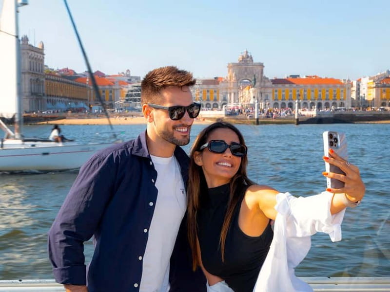Lisbon: Tejo River Sightseeing Cruise - Commerce Square and the first turn on the Tagus