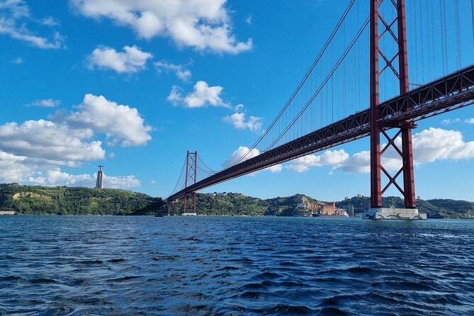 Lisbon – Vinho Verde Wine Premium Boat Experience - The Discoveries Monument and Belém Tower