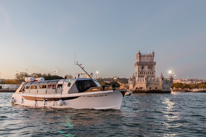 Lisbon – Vinho Verde Wine Premium Boat Experience - Comfort on a glass-enclosed boat