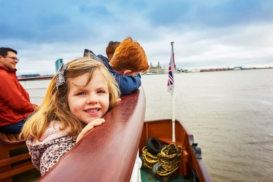 Liverpool: Sightseeing River Cruise on the Mersey River - Liverpool Cathedral and the return view