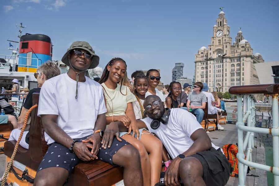 Liverpool: Sightseeing River Cruise on the Mersey River - Ferry character, seating, and refreshments