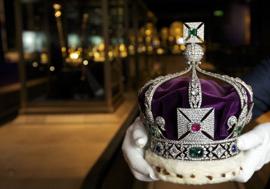 London: Crown Jewels Tour with River Cruise - St. Paul’s Cathedral and Christopher Wren’s great dome