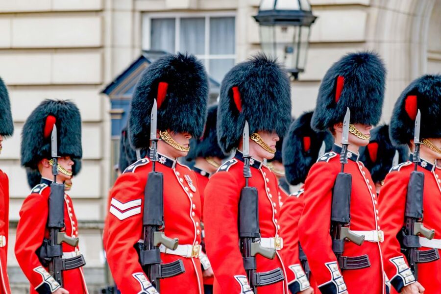 London: Full-Day Sightseeing Bus Tour with River Cruise - The Thames boat ride and the final stop