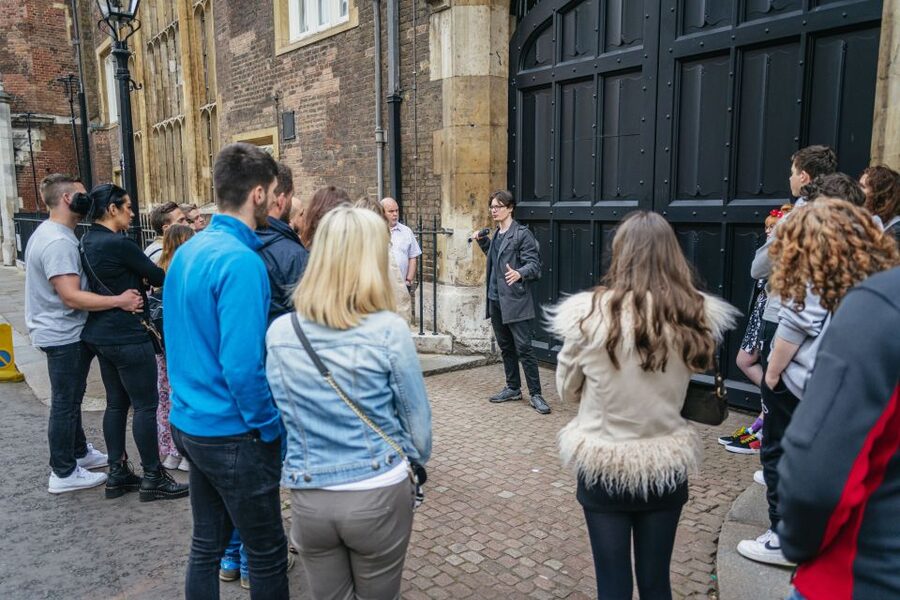 London: Ghost Walk and River Thames Boat Ride - Choosing the Thames boat or the Underground