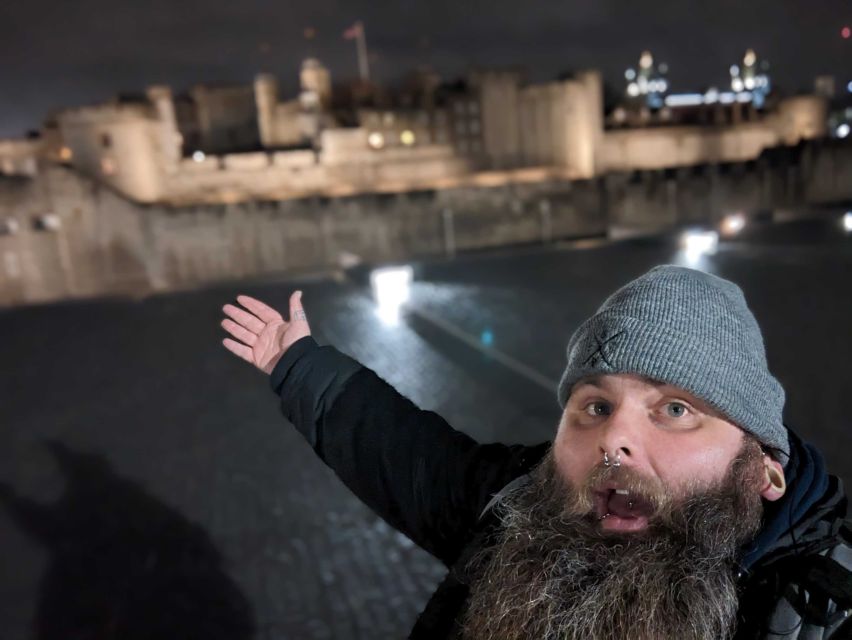 London: Ghost Walk and River Thames Boat Ride - What the guides add to the experience