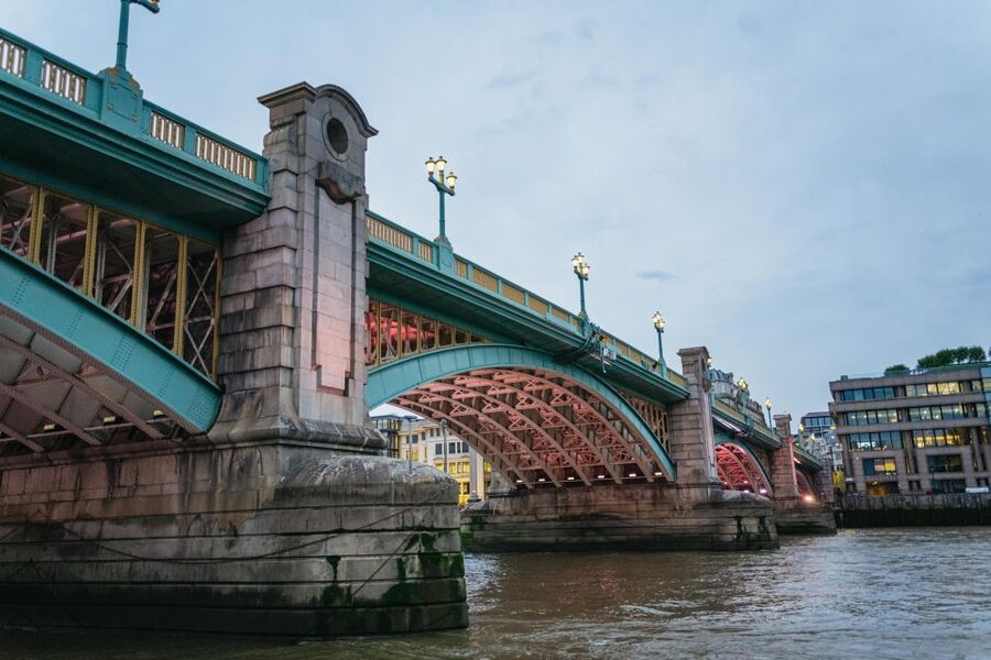 London: Ghost Walk and River Thames Boat Ride - How much walking should you expect?