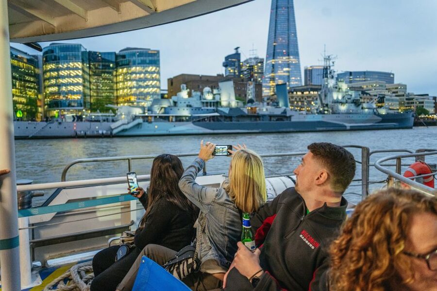 London: Ghost Walk and River Thames Boat Ride - Green Park and the site of a haunted house