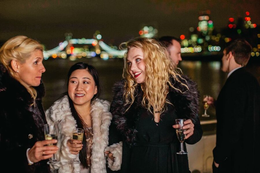 London: River Thames Dinner Cruise - Live singing and optional dancing