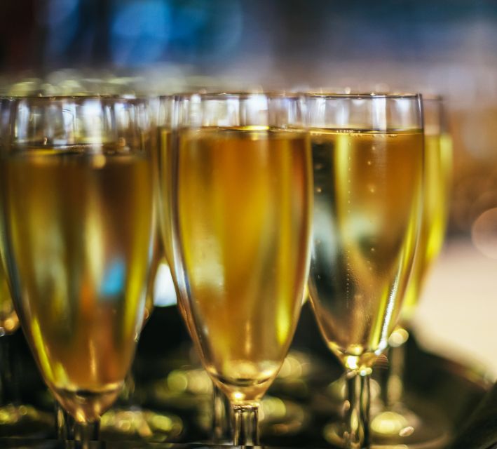 London: River Thames Dinner Cruise - What the seating and dress code are like