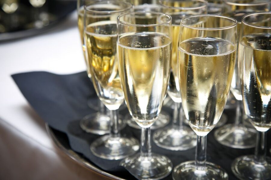 London: River Thames Dinner Cruise with Live Jazz - Accessibility, dress, and what to arrange before you go
