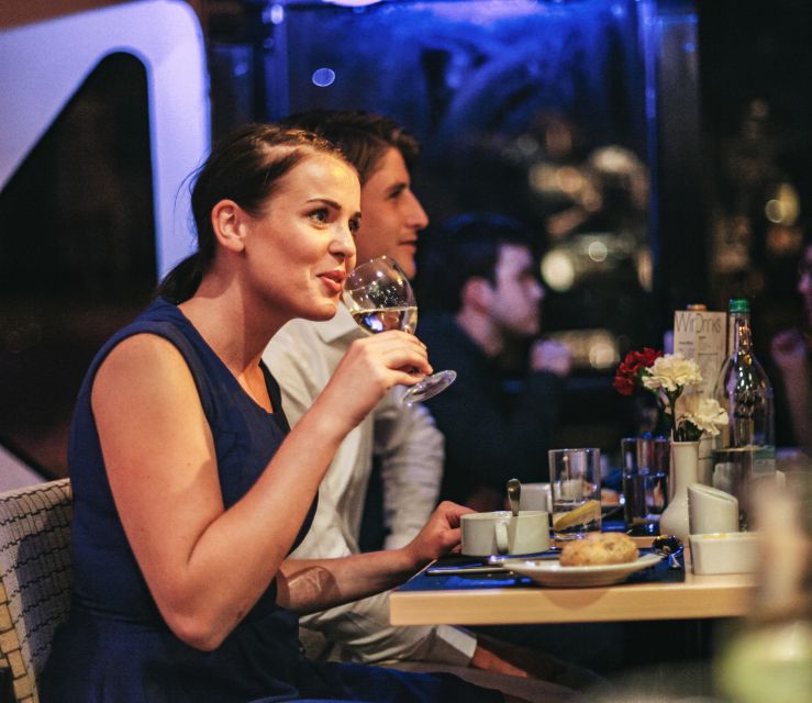 London: River Thames Dinner Cruise - The first views: Big Ben, Parliament, and central London
