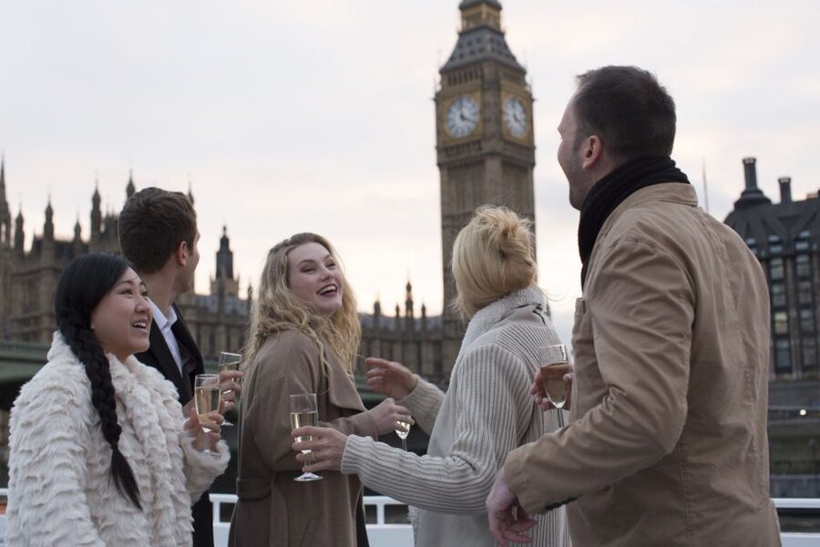London: River Thames Evening Cruise with Bubbly and Canapés - Should you book it?