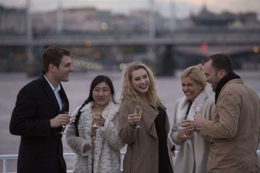 London: River Thames Evening Cruise with Bubbly and Canapés - Canary Wharf and London’s newer skyline