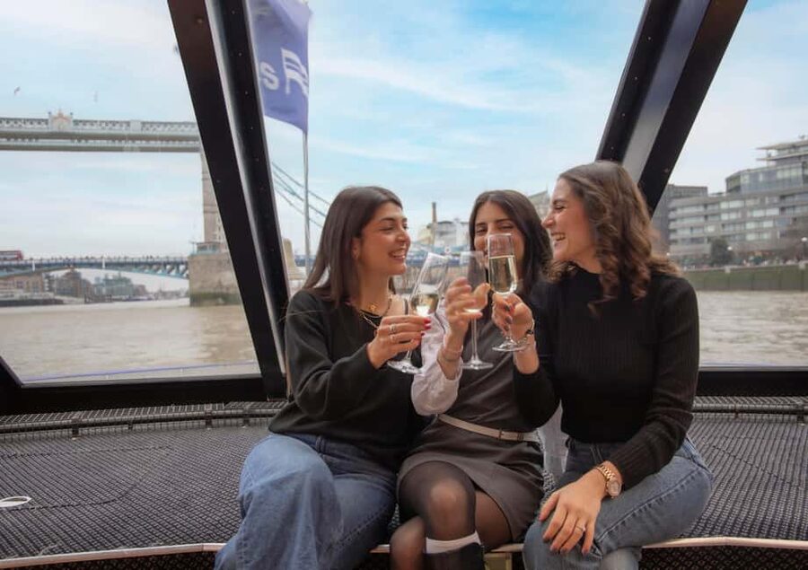 London River Thames Lunch Cruise - Lunch at the table
