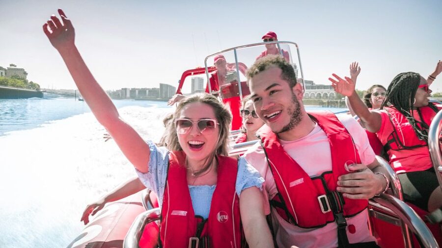 London: River Thames Speed Boat Tour - A Thames ride with two very different halves