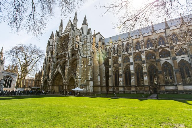 London Tootbus Hop on Hop off Bus Tour and Thames River Cruise - The yellow route links Westminster with the City