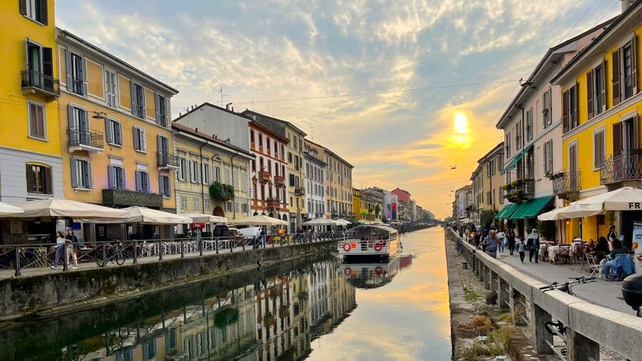 Milan: Navigli Canal Boat Cruise - From Naviglio Grande to the old working-class homes