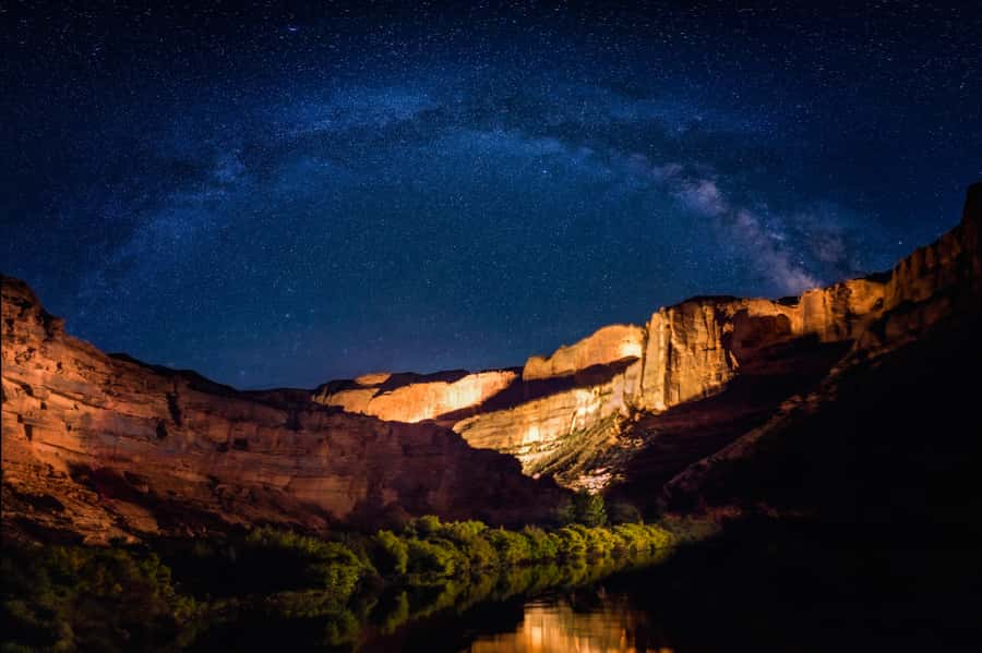 Moab: Colorado River Dinner Cruise with Music and Light Show - The canyon light show uses story, sound, and shadow