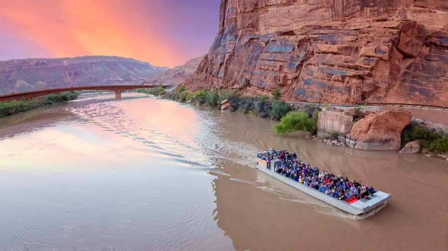 Moab: Colorado River Dinner Cruise with Music and Light Show - Dinner by the river, served cowboy style