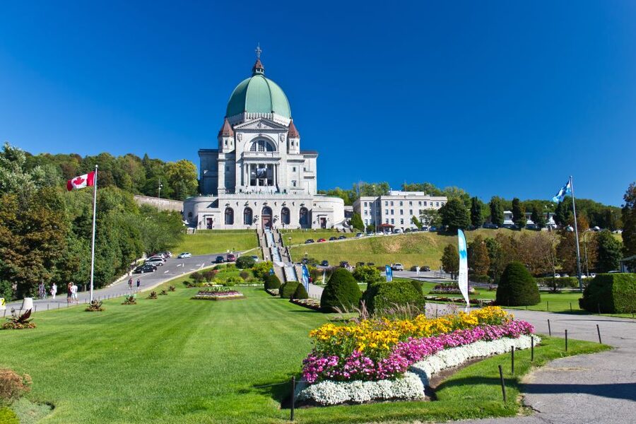 Montreal: Small Group Tour with River Cruise and Notre Dame - What the small van is really like
