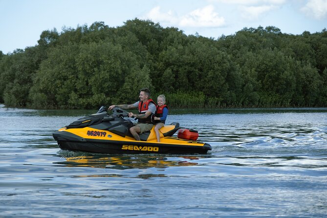 Morning Sightseeing Cruise: 10:30am-12pm (90min) - The boat, commentary and group size