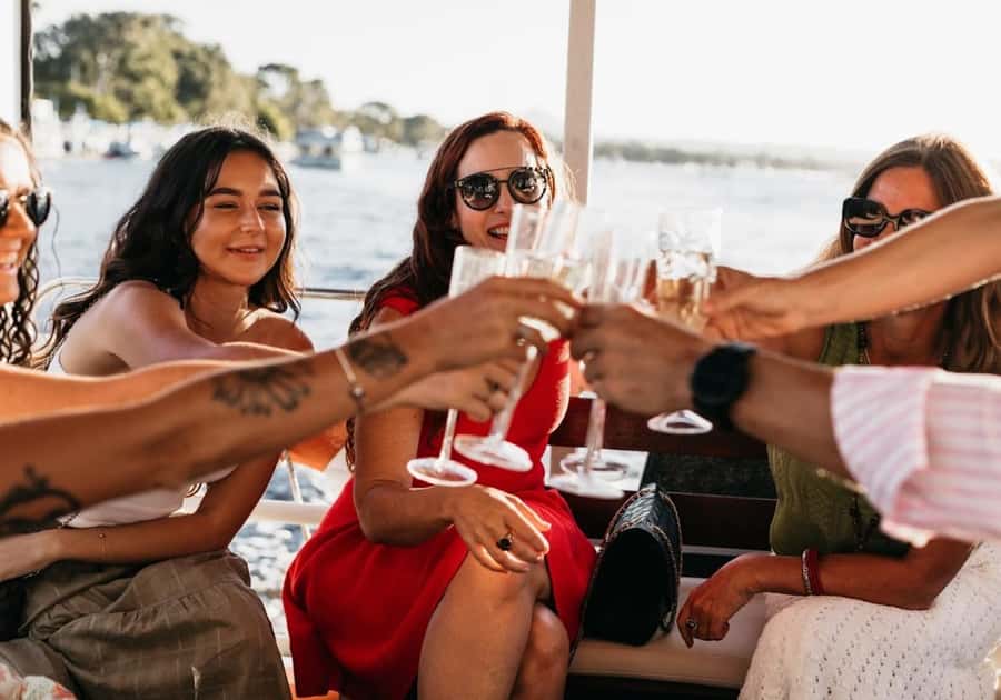 Noosaville: Noosa River Sunset Cruise - Noosa Sound Canals and the waterfront homes