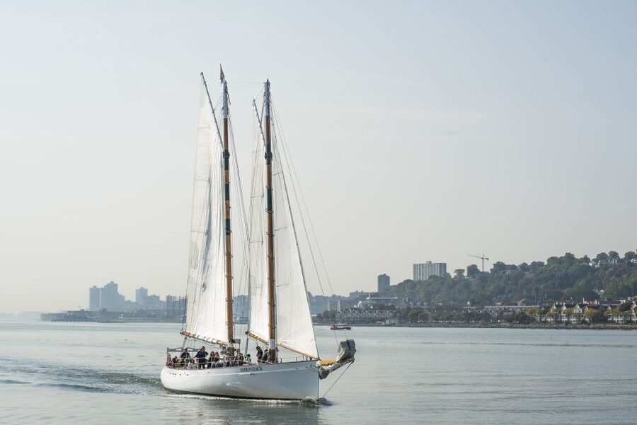 NYC: Hudson River Fall Foliage Sailing Trip - Leaving Chelsea Piers for the open Hudson