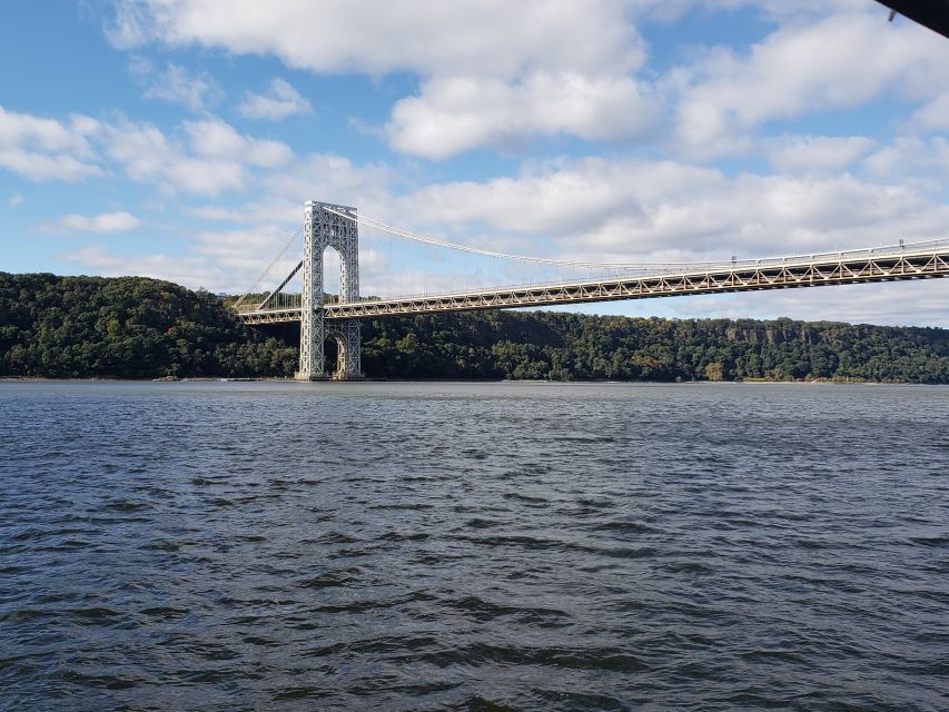 NYC: Hudson River Fall Foliage Sailing Trip - Drinks, blankets, and the practical comfort factor
