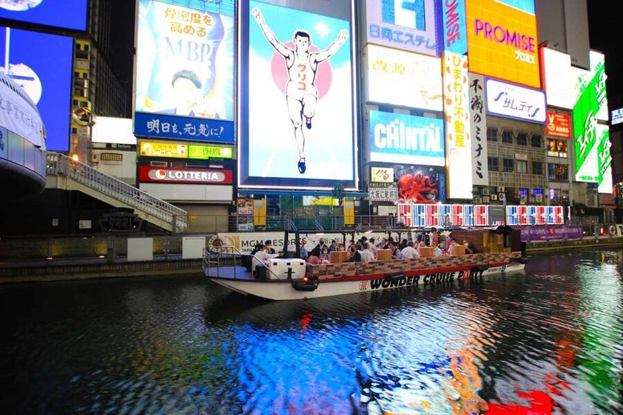 Osaka: Dotonbori District River Cruise with Drink Discount - Guides, music, and the changing mood onboard