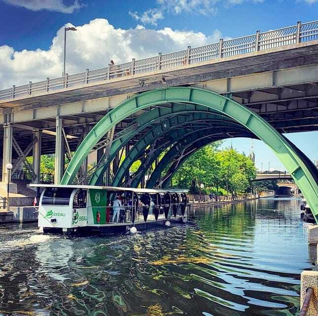 Ottawa: Rideau Canal Cruise - Bridges, museums, and the story of the canal