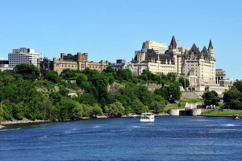 Ottawa: Sightseeing River Cruise - Ottawa, Gatineau, embassies, and riverside residences