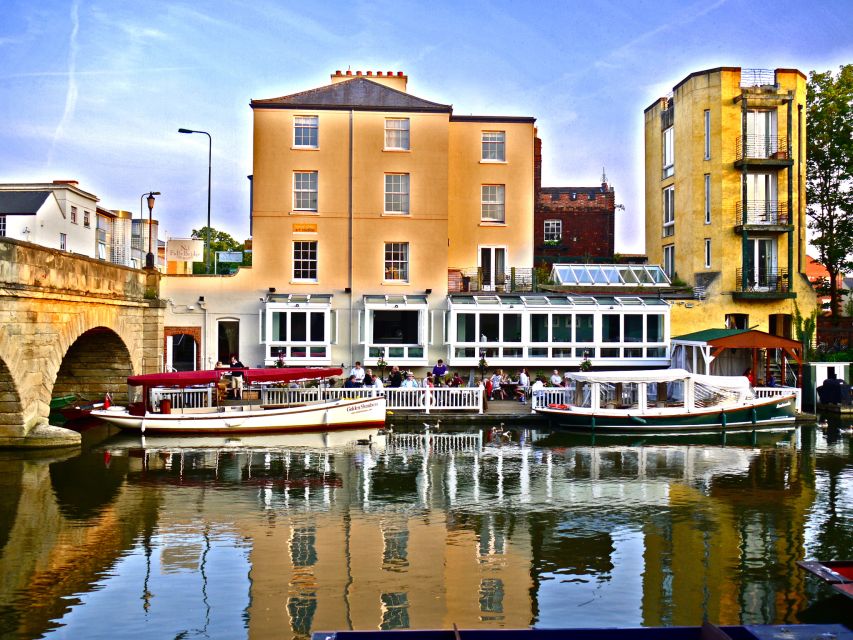 Oxford: Guided Sightseeing River Cruise - Folly Bridge and the first Oxford views