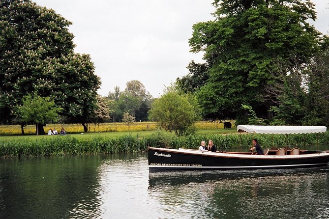 Oxford Sightseeing River Cruise Along The University Regatta Course - Following the Thames and the university regatta course