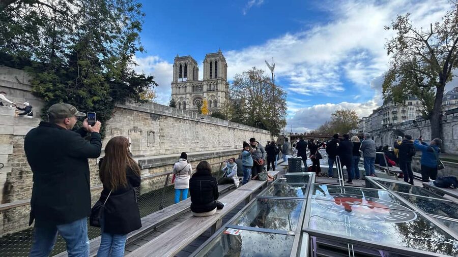 Paris: 1-Hour Seine Cruise departing from the Eiffel Tower - Starting beneath the Eiffel Tower at Pontoon 3