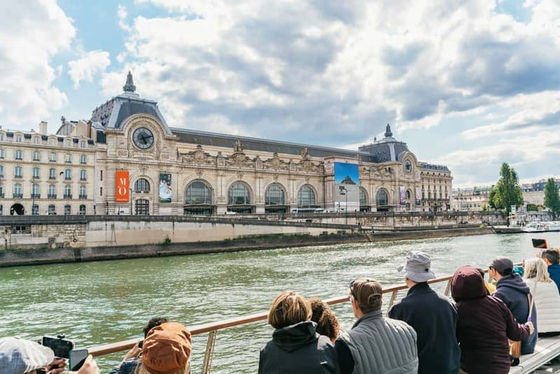 Paris: 1-Hour Seine Cruise departing from the Eiffel Tower - Commentary, audio guides, and the charged-phone rule
