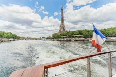2-Hour River Seine Lunch Cruise with 3-course-menu