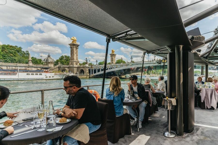 Paris: 2-Hour River Seine Lunch Cruise with 3-course-menu - The route from Les Invalides to Musée d’Orsay